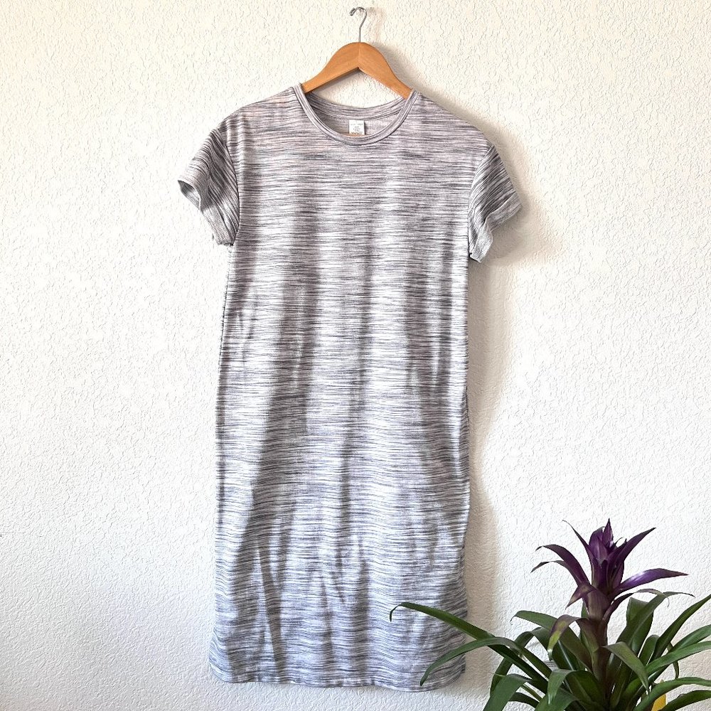 West Loop Heather Gray Short Sleeve Dress Size Medium
